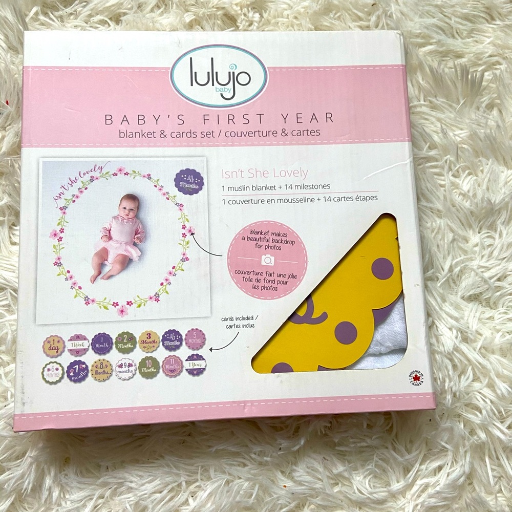 New in box blanket and monthly age card set